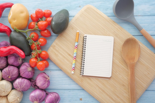 Mesa de cocina con ingredientes